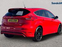 Used Ford Focus Zetec 125 HP (91 kW) 2015 Red Hatchback