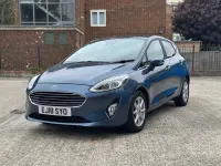 Second-hand Ford Fiesta Zetec 2018 Albastru Hatchback