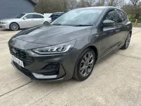 Begagnad Ford Focus ST-Line 2022 Grå Halvkombi