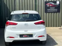 Used Hyundai i20 SE 84 HP (61 kW) 2015 White Hatchback