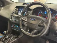 Begagnad Ford Focus RS 350 HK (257 kW) 2017 Blå Halvkombi