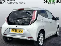 Used Toyota Aygo X-pure 69 HP (50 kW) 2016 White Hatchback