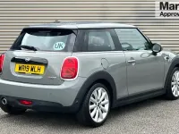 Używany Mini Cooper Classic 136 KM (100 kW) 2019 Szary Hatchback