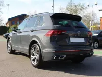 Begagnad VW Tiguan R-line Edition 2024 Grå SUV