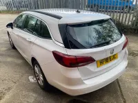 Used Vauxhall Astra 2018 White Estate