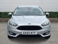 Usado Ford Focus Zetec 125 HP (91 kW) 2015 Prateado Citadino