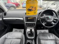 Usado Skoda Octavia Elegance 105 CV (77 kW) 2011 Gris Utilitario