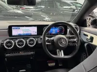 Begagnad Mercedes CLA200 AMG line 2024 Vit Sportkupé