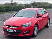 Second-hand Vauxhall Astra 2013 Roșu Hatchback
