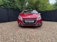Used Peugeot 208 Signature Sky 82 HP (60 kW) 2019 Red Hatchback