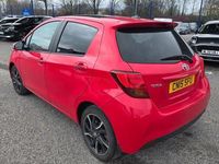Used Toyota Yaris Sport 99 HP (72 kW) 2015 Red Hatchback