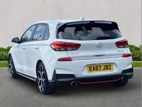 Used Hyundai i30 247 HP (181 kW) 2017 White Hatchback