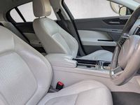 Usado Jaguar XE Portfolio 200 HP (147 kW) 2018 Cinzento Sedan