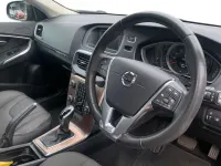 Begagnad Volvo V40 2017 Röd Halvkombi