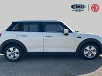 Begagnad Mini Cooper Classic 136 HK (100 kW) 2021 Vit Halvkombi