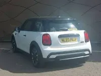 Begagnad Mini Cooper Exclusive 136 HK (100 kW) 2023 Vit Halvkombi