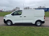Second-hand Vauxhall Vivaro Edition 120 CP (88 kW) 2020 Alb Monovolum