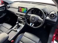 Used MG HS Excite 162 HP (119 kW) 2023 Red SUV