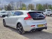 Usado Volvo V40 R-Design 122 CV (89 kW) 2019 Plateado Utilitario