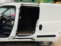 Used Vauxhall Combo S 95 HP (69 kW) 2018 White MPV