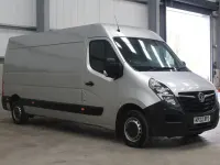 Usado Vauxhall Movano Edition 135 CV (99 kW) 2022 Plateado