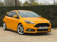 Used Ford Focus ST 250 HP (183 kW) 2016 Yellow Hatchback