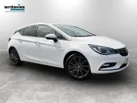 Used Vauxhall Astra SRi 150 HP (110 kW) 2016 White Hatchback