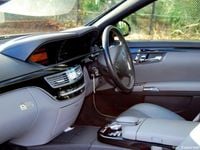 Used Mercedes S320 235 HP (172 kW) 2006 Sedan