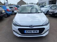 Używany Hyundai i20 SE 100 KM (73 kW) 2015 Biały Hatchback