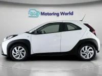 Used Toyota Aygo X PURE 72 HP (52 kW) 2022 White SUV