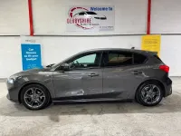 Begagnad Ford Focus ST-Line 125 HK (91 kW) 2020 Grå Halvkombi