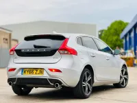 Usado Volvo V40 R-Design Pro 190 HP (139 kW) 2016 Prateado Citadino