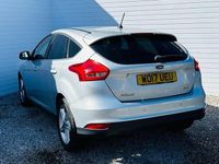 Usado Ford Focus Zetec 125 HP (91 kW) 2017 Prateado Citadino