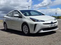 Used Toyota Prius 122 HP (89 kW) 2019 White Hatchback