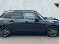Usado Mini Cooper Hatch 113 kW (154 HP) 2025 Cinzento Citadino