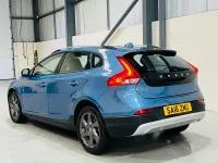 Used Volvo V40 120 HP (88 kW) 2016 Blue Hatchback