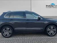 Usado VW Tiguan Elegance 245 HP (180 kW) 2023 Cinzento SUV