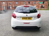 Used Peugeot 208 2019 White Hatchback