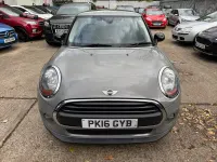 Usado Mini ONE Hatch 102 CV (75 kW) 2016 Gris Utilitario