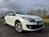 Used Renault Mégane III Dynamique 110 HP (80 kW) 2012 White Hatchback
