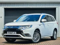 Used Mitsubishi Outlander P-HEV 210 HP (154 kW) 2018 White Estate