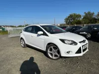 Used Ford Focus Titanium 2011 White Hatchback