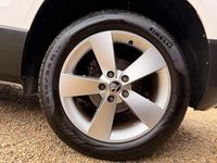 Used Skoda Karoq SE 115 HP (84 kW) 2019 White SUV