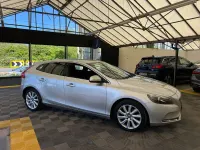 Begagnad Volvo V40 SE Lux 190 HK (139 kW) 2016 Silver Halvkombi