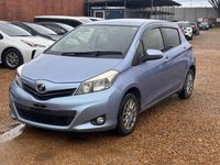 Used Toyota Yaris 99 HP (72 kW) 2013 Blue Hatchback