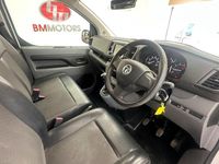 Używany Vauxhall Vivaro S 2021 Biały Minivan