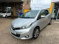 Używany Toyota Yaris SR 99 KM (72 kW) 2013 Srebrny Hatchback