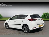 Used Toyota Auris Hybrid 136 HP (100 kW) 2017 Pure white Hatchback