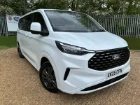 Begagnad Ford Tourneo Titanium 170 HK (125 kW) 2025 Vit Minibuss
