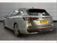 Usado VW Passat R-line 147 HP (108 kW) 2025 Cinzento Carrinha